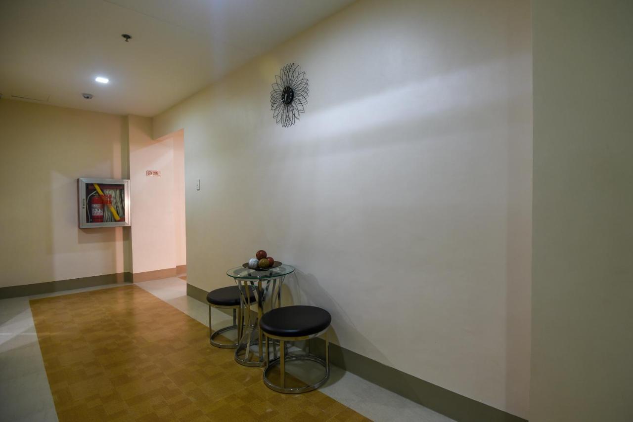 Ett Hometel Kalibo Exterior foto