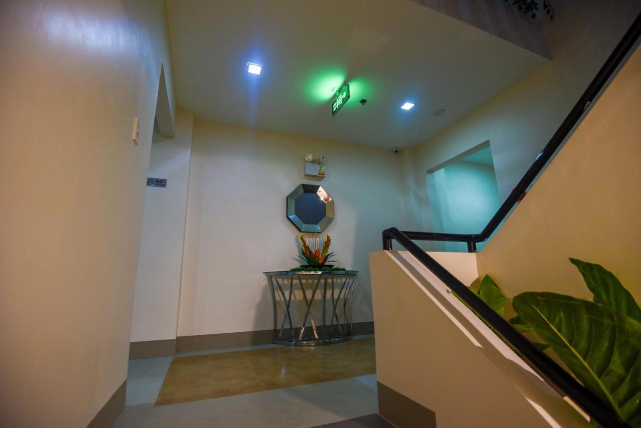 Ett Hometel Kalibo Exterior foto